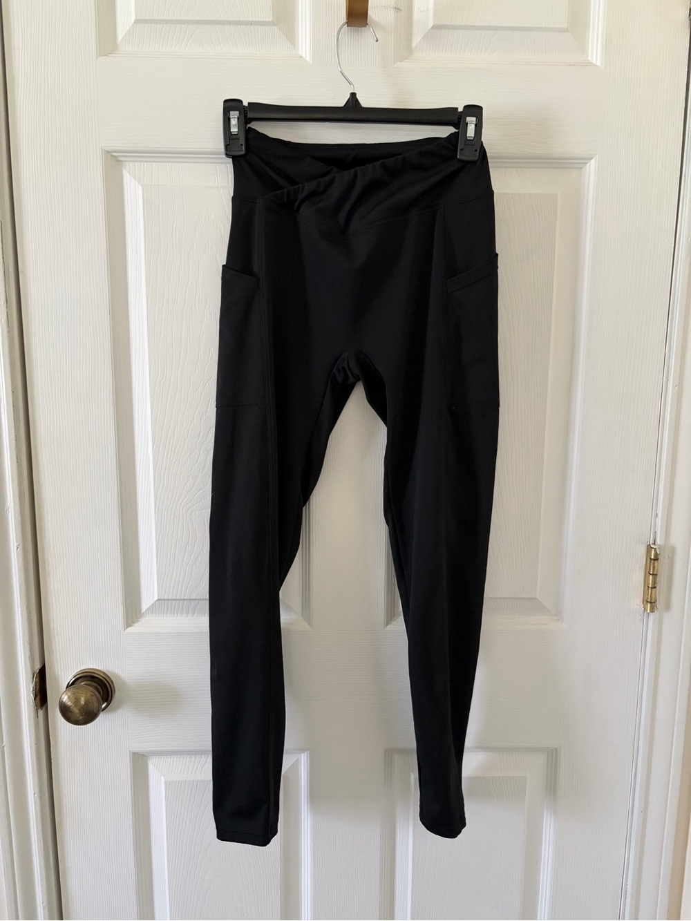 SHEIN Black Athletic Leggings with Cross Pattern